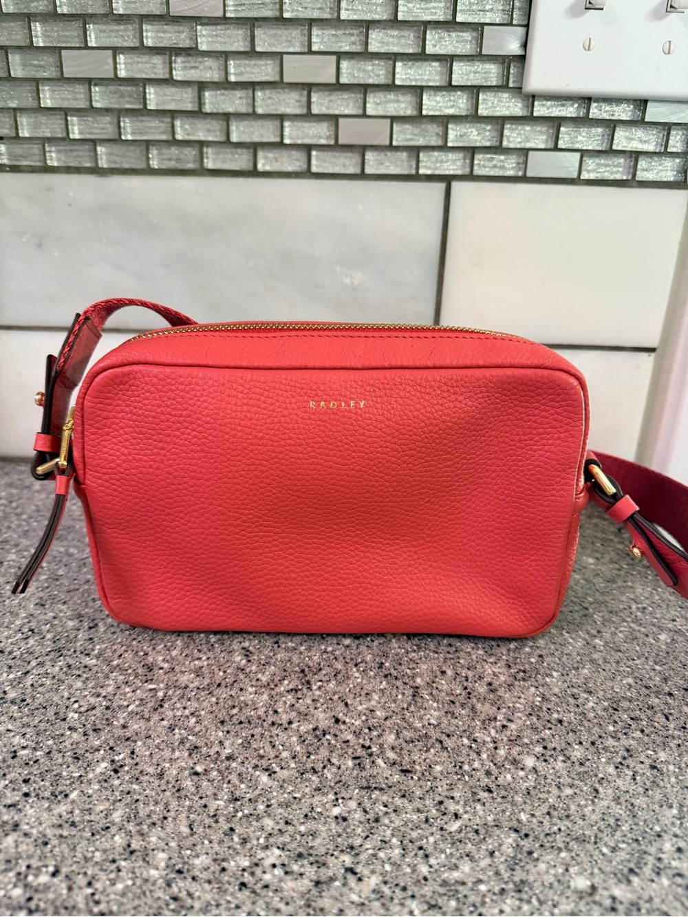 RADLEY LONDON Coral Pebbled Leather Crossbody with Gold Hardware